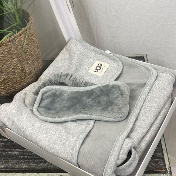 Ugg Gray Blanket & Fuzzy Eye Mask Box Set NEW - Picture 1 of 5